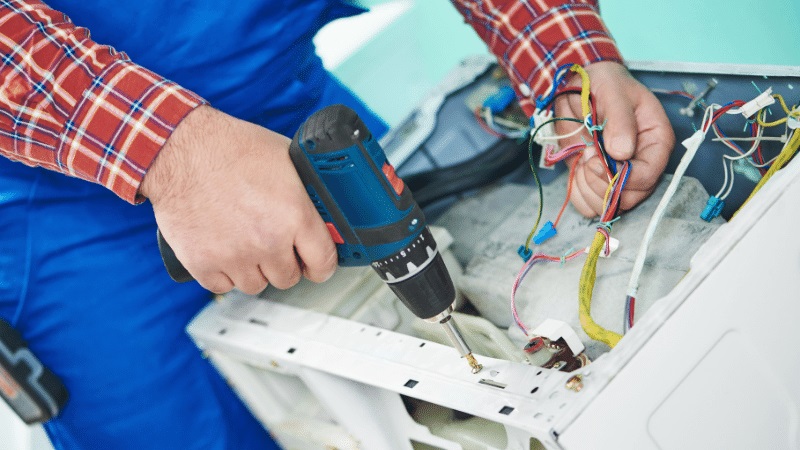 Alaşehir Eminçelik Eminçelik çamaşır makinesi kart tamiri – Su almama arızası orijinal parça ile giderildi. - Teknik servis örneği
